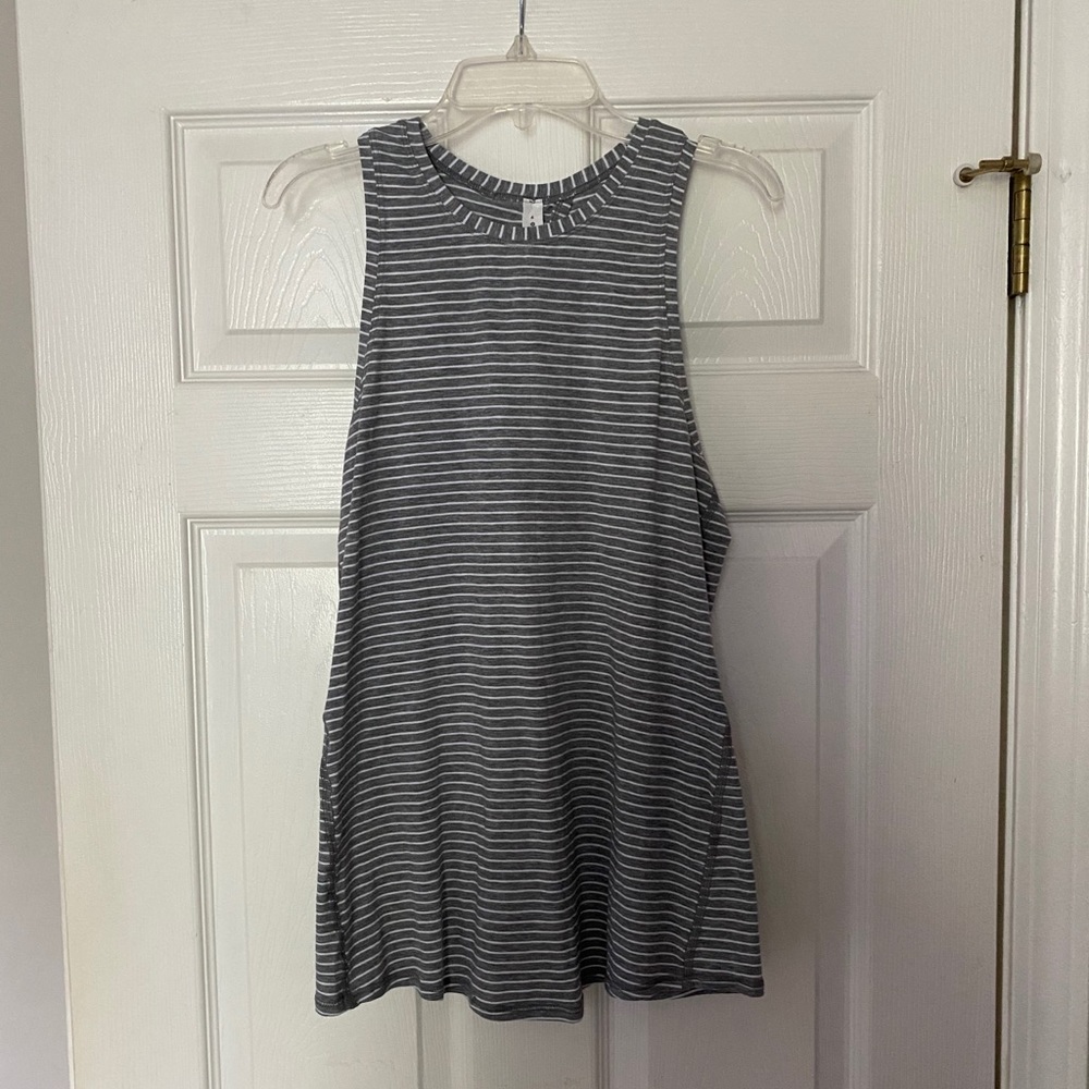 Lululemon tank!